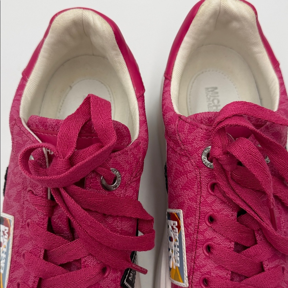MICHAEL KORS OUTLET
Romey Embellished Signature
Logo Platform Sneaker - Picture 3 of 12